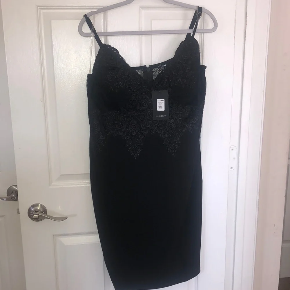 🖤🖤 BLACK LACE DRESS‼️‼️ NEW WITH TAGS🔥🔥🖤🖤 - Picture 2 of 7